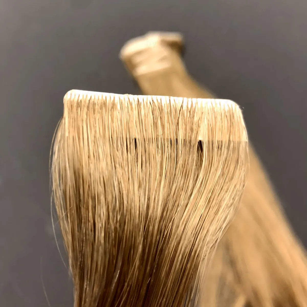 Invisible Tape-Extensions 45cm, 10 Stk. - Mittelblond kühl